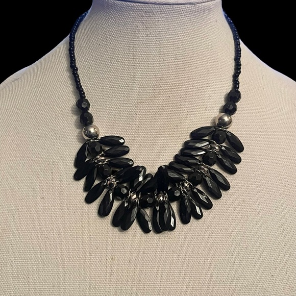 Jewelry - Vintage black faceted bead statement necklace